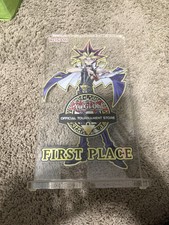 Troféu acrílico torneio 2020 Yugioh OTS primeiro lugar com Yami Yugi comprar usado  Enviando para Brazil