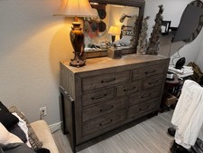 Bedroom furniture dresser for sale  Riverside