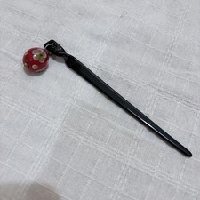 Grampo de cabelo preto com padrão de flor vermelha comprar usado Grampo de cabelo preto com padrão de flor vermelha comprar usado  Enviando para Brazil