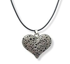 Collana cuore fiori usato  Italia