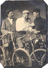HOMENS RINDO 5”X3-1/2” 1890S TIPO BICICLETA BRINCANDO COM COMIDA comprar usado  Enviando para Brazil