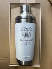Coqueteleira Tito’s Vodka YETI Rambler 20 oz branca aço inoxidável, nova. RARO!, usado comprar usado  Enviando para Brazil