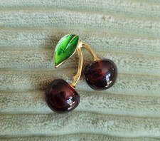 Broche cerise d'occasion  Labergement-lès-Seurre