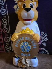 Estatueta RARA ROCKY Mascote Banco de Moedas NBA Denver Nuggets Edição Limitada comprar usado Estatueta RARA ROCKY Mascote Banco de Moedas NBA Denver Nuggets Edição Limitada comprar usado  Enviando para Brazil