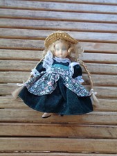 Small porcelain doll d'occasion  Expédié en Belgium