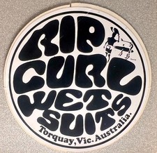Adesivo de surf Rip Curl Wet Suits.  Cheguei na Austrália no início dos anos 90. 3" x 3" comprar usado Adesivo de surf Rip Curl Wet Suits.  Cheguei na Austrália no início dos anos 90. 3" x 3" comprar usado  Enviando para Brazil