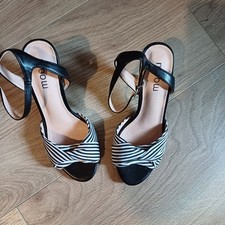 moow shoes for sale  CHEDDAR