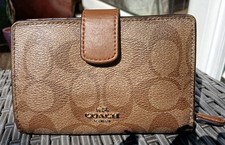 Carteira COACH 23553 Signature com zíper de canto médio em giz cáqui., usado comprar usado  Enviando para Brazil