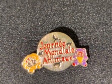 Pin badge enamel d'occasion  Expédié en Belgium