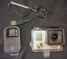 Câmera de ação GoPro Hero 3 branca funcional usada com estojo controle remoto e cabo de carregamento comprar usado  Enviando para Brazil