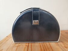 Usado, Estojo deslumbrante azul com acabamento branco estilo década de 1950 formato meio círculo trem/vaidade muito bom estado usado comprar usado  Enviando para Brazil