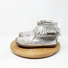 Sapatos mocassim Minnetonka crianças 12 árias prata franja jovens meninas meninos comprar usado  Enviando para Brazil