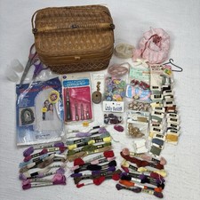 Usado, Cesta de costura vintage com fio bordado, botões, kit de agulha, lote de noções comprar usado Usado, Cesta de costura vintage com fio bordado, botões, kit de agulha, lote de noções comprar usado  Enviando para Brazil