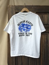 Camiseta branca vintage anos 80 Rescue Earth Venus Is Too Hot Environmental Society GG comprar usado Camiseta branca vintage anos 80 Rescue Earth Venus Is Too Hot Environmental Society GG comprar usado  Enviando para Brazil