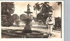 FONTE DE ÁGUA MARINHEIRO DA MARINHA DOS EUA cartão postal foto real RPPC CUBA? Filipinas? comprar usado  Enviando para Brazil