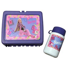 Vintage 1997 Barbie Favorite Things Lancheira de Plástico Roxo Garrafa Térmica Fabricada nos EUA comprar usado Vintage 1997 Barbie Favorite Things Lancheira de Plástico Roxo Garrafa Térmica Fabricada nos EUA comprar usado  Enviando para Brazil