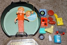 HASBRO DOLLY DARLINGS BETH AT THE SUPERMERKET HAT BOX SERIES, 1965 comprar usado HASBRO DOLLY DARLINGS BETH AT THE SUPERMERKET HAT BOX SERIES, 1965 comprar usado  Enviando para Brazil