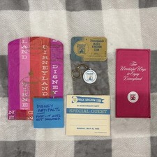 Cartão DISNEYLAND Tencennial MKC, passe de convidado, folheto, chaveiro, bolsa de lembrança 1965, usado comprar usado  Enviando para Brazil
