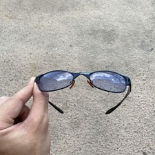 Occhiali sole dritti usato Occhiali sole dritti usato  Spedire a Italy