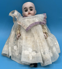 Boneca bisque antiga 5 1/2" olhos abertos e fechados vestidos sem cabelo sem rachaduras ou lascas, usado comprar usado  Enviando para Brazil