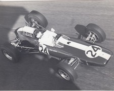 FOTO ORIGINAL GEOFFREY GODDARD JIM CLARK TEAM LOTUS 33 1965 ITALIANO GP MONZA comprar usado  Enviando para Brazil