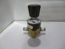 Regulador de pressão manual Tescom 44-3213H282-296. Latão 150psi 44-3200 com medidor PSI, usado comprar usado  Enviando para Brazil
