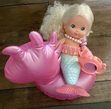 Boneca Sweet Sea Tomy 1985 - com flutuador Sea Star, colar, camisa e lata de água RARA comprar usado  Enviando para Brazil