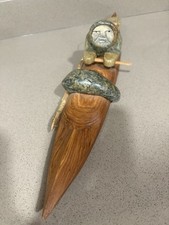 Usado, Artista assinado Alasca pedra-sabão espírito caçador e caiaque esculpido à mão arte esculpida comprar usado  Enviando para Brazil