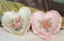 Conjunto de dois travesseiros decorativos bordados vintage coração, usado comprar usado  Enviando para Brazil