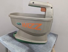 Espalhador portátil Scotts Wizz grama semente fertilizante alimentação derreter ervas daninhas 4 pilhas AA comprar usado Espalhador portátil Scotts Wizz grama semente fertilizante alimentação derreter ervas daninhas 4 pilhas AA comprar usado  Enviando para Brazil