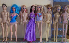 Lotto bambole barbie usato  Calatabiano