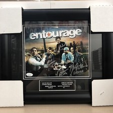 Entourage autographed cast d'occasion  Expédié en Belgium