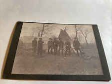 Usado, CARTÃO DE ARMÁRIO ANTIGO DOIS CAVALHEIROS INDIANOS, BICICLETA, CARROÇA, TENDA, TEEPEE OKL 1892 comprar usado  Enviando para Brazil