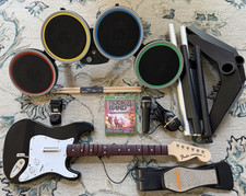 Rock Band 4 Xbox One pacote sem fio Fender Stratocaster guitarra bateria microfone jogo comprar usado Rock Band 4 Xbox One pacote sem fio Fender Stratocaster guitarra bateria microfone jogo comprar usado  Enviando para Brazil