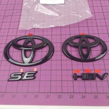 Usado, Toyota 2025 Camry SE, HEV Blackout emblema sobreposição kit de 4 peças (SE) (HEV) comprar usado  Enviando para Brazil