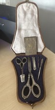 CONJUNTO DE ESTOJO DE COSTURA FRANCÊS ANTIGO PRATA MACIÇA EM FORMA DE CAIXA DE COURO - PALAIS ROYALE comprar usado  Enviando para Brazil