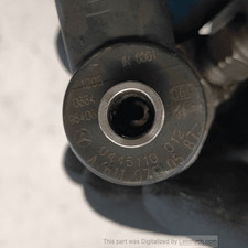 A6110700587 iniettore diesel usato  Italia