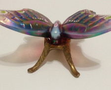 Estatueta iridescente de ametista pintada à mão borboleta de vidro Fenton com suporte de latão, usado comprar usado  Enviando para Brazil