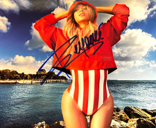BEYONCE Signed Original 8x10" REAL Authentic Autograph w/COA na sprzedaż BEYONCE Signed Original 8x10" REAL Authentic Autograph w/COA na sprzedaż  Wysyłka do Poland