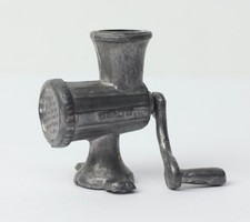 Moedor de carne antigo alemão casa de bonecas Gerlach metal macio cozinha miniatura 1:12 comprar usado  Enviando para Brazil
