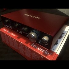 Focusrite scarlett 2i4 d'occasion  Expédié en Belgium