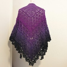 Gehäkeltes dreieckstuch lila gebraucht kaufen  Hallbergmoos