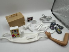 Usado, Lote de penteadeira boneca Barbie SALÃO LOJA DE BELEZA kit de banho de barbear comprar usado  Enviando para Brazil