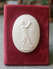 Miniature porcelain medallion d'occasion  Expédié en Belgium