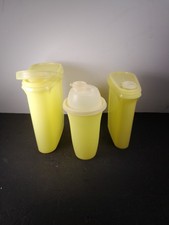 3 jarros Tupperware Store Pour #792 #587 #844 recipientes amarelos para bebidas comprar usado  Enviando para Brazil