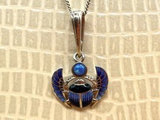 Colar com pingente de escaravelho de prata 925 e esmalte azul. Corrente de 18 pol., usado comprar usado  Enviando para Brazil
