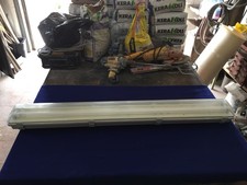 Plafoniera neon stagna usato Plafoniera neon stagna usato  La Maddalena