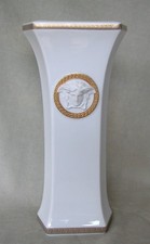 Vaso Versace Rosenthal Studio 10" 2 cabeças Gorgona Medusa - ouro e branco, Alemanha comprar usado Vaso Versace Rosenthal Studio 10" 2 cabeças Gorgona Medusa - ouro e branco, Alemanha comprar usado  Enviando para Brazil