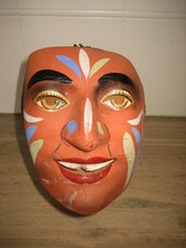 Ancien masque carnaval.. d'occasion  Neuville-aux-Bois