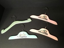 4 cabides de madeira vintage para crianças crianças crianças madeira estampada original comprar usado  Enviando para Brazil